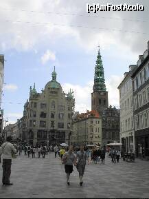 [P20] Amagertorv, Piaţa Amager. În dreapta se vede turla bisericii Sfântul Nicolae, Sankt Nikolaj Kirke. » foto by Costi
 - 
<span class="allrVoted glyphicon glyphicon-heart hidden" id="av160657"></span>
<a class="m-l-10 hidden" id="sv160657" onclick="voting_Foto_DelVot(,160657,4424)" role="button">șterge vot <span class="glyphicon glyphicon-remove"></span></a>
<a id="v9160657" class=" c-red"  onclick="voting_Foto_SetVot(160657)" role="button"><span class="glyphicon glyphicon-heart-empty"></span> <b>LIKE</b> = Votează poza</a> <img class="hidden"  id="f160657W9" src="/imagini/loader.gif" border="0" /><span class="AjErrMes hidden" id="e160657ErM"></span>