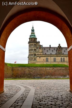 [P01] Castelul Kronborg – intrarea principala » foto by georgiana27
 - 
<span class="allrVoted glyphicon glyphicon-heart hidden" id="av877459"></span>
<a class="m-l-10 hidden" id="sv877459" onclick="voting_Foto_DelVot(,877459,4424)" role="button">șterge vot <span class="glyphicon glyphicon-remove"></span></a>
<a id="v9877459" class=" c-red"  onclick="voting_Foto_SetVot(877459)" role="button"><span class="glyphicon glyphicon-heart-empty"></span> <b>LIKE</b> = Votează poza</a> <img class="hidden"  id="f877459W9" src="/imagini/loader.gif" border="0" /><span class="AjErrMes hidden" id="e877459ErM"></span>