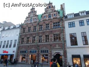 [P03] Imagine din Copenhaga. Artera comercială Stroget » foto by mihaelavoicu
 - 
<span class="allrVoted glyphicon glyphicon-heart hidden" id="av930007"></span>
<a class="m-l-10 hidden" id="sv930007" onclick="voting_Foto_DelVot(,930007,4424)" role="button">șterge vot <span class="glyphicon glyphicon-remove"></span></a>
<a id="v9930007" class=" c-red"  onclick="voting_Foto_SetVot(930007)" role="button"><span class="glyphicon glyphicon-heart-empty"></span> <b>LIKE</b> = Votează poza</a> <img class="hidden"  id="f930007W9" src="/imagini/loader.gif" border="0" /><span class="AjErrMes hidden" id="e930007ErM"></span>