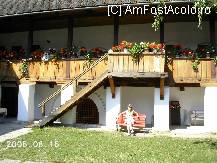 [P03] Chiliile măicuţelor de la mănăstirea Polovragi sunt împodobite cu frumoase flori. » foto by Costi
 - 
<span class="allrVoted glyphicon glyphicon-heart hidden" id="av39088"></span>
<a class="m-l-10 hidden" id="sv39088" onclick="voting_Foto_DelVot(,39088,4440)" role="button">șterge vot <span class="glyphicon glyphicon-remove"></span></a>
<a id="v939088" class=" c-red"  onclick="voting_Foto_SetVot(39088)" role="button"><span class="glyphicon glyphicon-heart-empty"></span> <b>LIKE</b> = Votează poza</a> <img class="hidden"  id="f39088W9" src="/imagini/loader.gif" border="0" /><span class="AjErrMes hidden" id="e39088ErM"></span>