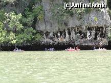 [P15] kayaking prin hong-uri.intrari joase de trebuia sa te apleci, dar inauntru tavanul era prabusit si lumina soarelui cadea perpendicular. ciudata senzatie! » foto by charlie
 - 
<span class="allrVoted glyphicon glyphicon-heart hidden" id="av171815"></span>
<a class="m-l-10 hidden" id="sv171815" onclick="voting_Foto_DelVot(,171815,4448)" role="button">șterge vot <span class="glyphicon glyphicon-remove"></span></a>
<a id="v9171815" class=" c-red"  onclick="voting_Foto_SetVot(171815)" role="button"><span class="glyphicon glyphicon-heart-empty"></span> <b>LIKE</b> = Votează poza</a> <img class="hidden"  id="f171815W9" src="/imagini/loader.gif" border="0" /><span class="AjErrMes hidden" id="e171815ErM"></span>