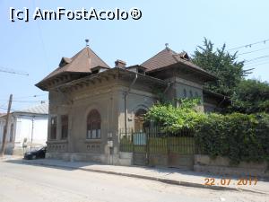 [P33] Galați - Casă de patrimoniu.  » foto by iulianic
 - 
<span class="allrVoted glyphicon glyphicon-heart hidden" id="av883643"></span>
<a class="m-l-10 hidden" id="sv883643" onclick="voting_Foto_DelVot(,883643,4457)" role="button">șterge vot <span class="glyphicon glyphicon-remove"></span></a>
<a id="v9883643" class=" c-red"  onclick="voting_Foto_SetVot(883643)" role="button"><span class="glyphicon glyphicon-heart-empty"></span> <b>LIKE</b> = Votează poza</a> <img class="hidden"  id="f883643W9" src="/imagini/loader.gif" border="0" /><span class="AjErrMes hidden" id="e883643ErM"></span>