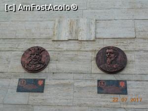[P55] Galați - Faleza Dunării. Ștefan cel Mare și Alexandru Ioan Cuza în medalioane comemorative.  » foto by iulianic
 - 
<span class="allrVoted glyphicon glyphicon-heart hidden" id="av883668"></span>
<a class="m-l-10 hidden" id="sv883668" onclick="voting_Foto_DelVot(,883668,4457)" role="button">șterge vot <span class="glyphicon glyphicon-remove"></span></a>
<a id="v9883668" class=" c-red"  onclick="voting_Foto_SetVot(883668)" role="button"><span class="glyphicon glyphicon-heart-empty"></span> <b>LIKE</b> = Votează poza</a> <img class="hidden"  id="f883668W9" src="/imagini/loader.gif" border="0" /><span class="AjErrMes hidden" id="e883668ErM"></span>