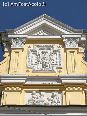 [P11] Casa Malaxa în stil Belle Epoque; detaliu fronton (de remarcat basorelieful inferior)  » foto by crismis
 - 
<span class="allrVoted glyphicon glyphicon-heart hidden" id="av843992"></span>
<a class="m-l-10 hidden" id="sv843992" onclick="voting_Foto_DelVot(,843992,4457)" role="button">șterge vot <span class="glyphicon glyphicon-remove"></span></a>
<a id="v9843992" class=" c-red"  onclick="voting_Foto_SetVot(843992)" role="button"><span class="glyphicon glyphicon-heart-empty"></span> <b>LIKE</b> = Votează poza</a> <img class="hidden"  id="f843992W9" src="/imagini/loader.gif" border="0" /><span class="AjErrMes hidden" id="e843992ErM"></span>