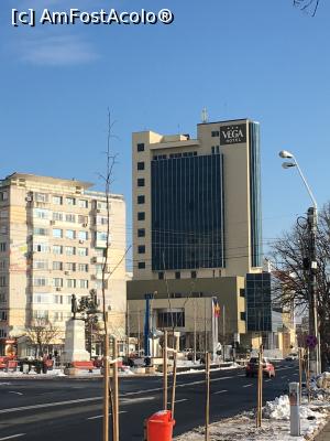 [P14] Hotel Vega. În fața lui, parcul ”La elice ” » foto by Yersinia Pestis
 - 
<span class="allrVoted glyphicon glyphicon-heart hidden" id="av939620"></span>
<a class="m-l-10 hidden" id="sv939620" onclick="voting_Foto_DelVot(,939620,4457)" role="button">șterge vot <span class="glyphicon glyphicon-remove"></span></a>
<a id="v9939620" class=" c-red"  onclick="voting_Foto_SetVot(939620)" role="button"><span class="glyphicon glyphicon-heart-empty"></span> <b>LIKE</b> = Votează poza</a> <img class="hidden"  id="f939620W9" src="/imagini/loader.gif" border="0" /><span class="AjErrMes hidden" id="e939620ErM"></span>