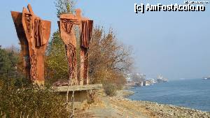[P03] galati faleza dunarii toamna » foto by cotoranu
 - 
<span class="allrVoted glyphicon glyphicon-heart hidden" id="av395560"></span>
<a class="m-l-10 hidden" id="sv395560" onclick="voting_Foto_DelVot(,395560,4457)" role="button">șterge vot <span class="glyphicon glyphicon-remove"></span></a>
<a id="v9395560" class=" c-red"  onclick="voting_Foto_SetVot(395560)" role="button"><span class="glyphicon glyphicon-heart-empty"></span> <b>LIKE</b> = Votează poza</a> <img class="hidden"  id="f395560W9" src="/imagini/loader.gif" border="0" /><span class="AjErrMes hidden" id="e395560ErM"></span>