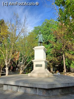 [P12] Un vechi monument gălățean - statuia lui Costache Negri. » foto by tata123 🔱
 - 
<span class="allrVoted glyphicon glyphicon-heart hidden" id="av1371911"></span>
<a class="m-l-10 hidden" id="sv1371911" onclick="voting_Foto_DelVot(,1371911,4457)" role="button">șterge vot <span class="glyphicon glyphicon-remove"></span></a>
<a id="v91371911" class=" c-red"  onclick="voting_Foto_SetVot(1371911)" role="button"><span class="glyphicon glyphicon-heart-empty"></span> <b>LIKE</b> = Votează poza</a> <img class="hidden"  id="f1371911W9" src="/imagini/loader.gif" border="0" /><span class="AjErrMes hidden" id="e1371911ErM"></span>