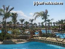 [P24] jacuzii din piscina iar in spate se vede gradina spre plaja » foto by ghecamelia
 - 
<span class="allrVoted glyphicon glyphicon-heart hidden" id="av47038"></span>
<a class="m-l-10 hidden" id="sv47038" onclick="voting_Foto_DelVot(,47038,4459)" role="button">șterge vot <span class="glyphicon glyphicon-remove"></span></a>
<a id="v947038" class=" c-red"  onclick="voting_Foto_SetVot(47038)" role="button"><span class="glyphicon glyphicon-heart-empty"></span> <b>LIKE</b> = Votează poza</a> <img class="hidden"  id="f47038W9" src="/imagini/loader.gif" border="0" /><span class="AjErrMes hidden" id="e47038ErM"></span>