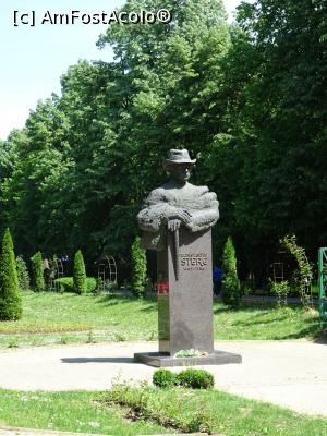 [P01] Parcul Memorial „Constantin Stere” - statuia scriitorului basarabean.  » foto by tata123 🔱
 - 
<span class="allrVoted glyphicon glyphicon-heart hidden" id="av971918"></span>
<a class="m-l-10 hidden" id="sv971918" onclick="voting_Foto_DelVot(,971918,4463)" role="button">șterge vot <span class="glyphicon glyphicon-remove"></span></a>
<a id="v9971918" class=" c-red"  onclick="voting_Foto_SetVot(971918)" role="button"><span class="glyphicon glyphicon-heart-empty"></span> <b>LIKE</b> = Votează poza</a> <img class="hidden"  id="f971918W9" src="/imagini/loader.gif" border="0" /><span class="AjErrMes hidden" id="e971918ErM"></span>