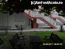 [P34] in gradina, se vad scarile care duc la camera noastra. » foto by adryana
 - 
<span class="allrVoted glyphicon glyphicon-heart hidden" id="av233466"></span>
<a class="m-l-10 hidden" id="sv233466" onclick="voting_Foto_DelVot(,233466,4484)" role="button">șterge vot <span class="glyphicon glyphicon-remove"></span></a>
<a id="v9233466" class=" c-red"  onclick="voting_Foto_SetVot(233466)" role="button"><span class="glyphicon glyphicon-heart-empty"></span> <b>LIKE</b> = Votează poza</a> <img class="hidden"  id="f233466W9" src="/imagini/loader.gif" border="0" /><span class="AjErrMes hidden" id="e233466ErM"></span>