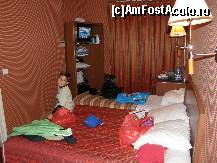 [P04] Aceasta este micuta camera de hotel (pat dublu+pat pliant). Mica dezordine este din cauza ca abia ne-am intors de la Disney. » foto by CCRRIISSYY
 - 
<span class="allrVoted glyphicon glyphicon-heart hidden" id="av40293"></span>
<a class="m-l-10 hidden" id="sv40293" onclick="voting_Foto_DelVot(,40293,4508)" role="button">șterge vot <span class="glyphicon glyphicon-remove"></span></a>
<a id="v940293" class=" c-red"  onclick="voting_Foto_SetVot(40293)" role="button"><span class="glyphicon glyphicon-heart-empty"></span> <b>LIKE</b> = Votează poza</a> <img class="hidden"  id="f40293W9" src="/imagini/loader.gif" border="0" /><span class="AjErrMes hidden" id="e40293ErM"></span>