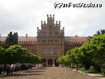 [P13] Cernauti - intrarea principala in Universitate (fostul Palat Episcopal) » foto by cc_iordachescu
 - 
<span class="allrVoted glyphicon glyphicon-heart hidden" id="av41684"></span>
<a class="m-l-10 hidden" id="sv41684" onclick="voting_Foto_DelVot(,41684,4521)" role="button">șterge vot <span class="glyphicon glyphicon-remove"></span></a>
<a id="v941684" class=" c-red"  onclick="voting_Foto_SetVot(41684)" role="button"><span class="glyphicon glyphicon-heart-empty"></span> <b>LIKE</b> = Votează poza</a> <img class="hidden"  id="f41684W9" src="/imagini/loader.gif" border="0" /><span class="AjErrMes hidden" id="e41684ErM"></span>