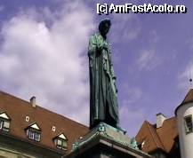 [P01] Schillerdenkmal, monumentul lui Schiller din Schillerplatz » foto by Costi
 - 
<span class="allrVoted glyphicon glyphicon-heart hidden" id="av69520"></span>
<a class="m-l-10 hidden" id="sv69520" onclick="voting_Foto_DelVot(,69520,4539)" role="button">șterge vot <span class="glyphicon glyphicon-remove"></span></a>
<a id="v969520" class=" c-red"  onclick="voting_Foto_SetVot(69520)" role="button"><span class="glyphicon glyphicon-heart-empty"></span> <b>LIKE</b> = Votează poza</a> <img class="hidden"  id="f69520W9" src="/imagini/loader.gif" border="0" /><span class="AjErrMes hidden" id="e69520ErM"></span>