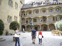 [P15] Curtea interioară a Vechiului Castel, cu statuia ecvestră a contelui Eberhard Bearded » foto by Costi
 - 
<span class="allrVoted glyphicon glyphicon-heart hidden" id="av69534"></span>
<a class="m-l-10 hidden" id="sv69534" onclick="voting_Foto_DelVot(,69534,4539)" role="button">șterge vot <span class="glyphicon glyphicon-remove"></span></a>
<a id="v969534" class=" c-red"  onclick="voting_Foto_SetVot(69534)" role="button"><span class="glyphicon glyphicon-heart-empty"></span> <b>LIKE</b> = Votează poza</a> <img class="hidden"  id="f69534W9" src="/imagini/loader.gif" border="0" /><span class="AjErrMes hidden" id="e69534ErM"></span>