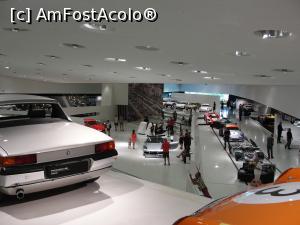 [P11] Muzeul Porsche, vedere de ansamblu; în cele două mașini din centru te puteai urca, iar alături erau două simulatoare ca să vezi cum se conduce un Porsche » foto by RoxanaGRS
 - 
<span class="allrVoted glyphicon glyphicon-heart hidden" id="av1107335"></span>
<a class="m-l-10 hidden" id="sv1107335" onclick="voting_Foto_DelVot(,1107335,4539)" role="button">șterge vot <span class="glyphicon glyphicon-remove"></span></a>
<a id="v91107335" class=" c-red"  onclick="voting_Foto_SetVot(1107335)" role="button"><span class="glyphicon glyphicon-heart-empty"></span> <b>LIKE</b> = Votează poza</a> <img class="hidden"  id="f1107335W9" src="/imagini/loader.gif" border="0" /><span class="AjErrMes hidden" id="e1107335ErM"></span>
