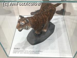 [P40] Swarovski - E frumos, are aproape 50000 de cristale, face parte dintr-o serie limitata de 300 exempare si costa 15000 euro, am putea spune ca este o buna investitie » foto by mishu
 - 
<span class="allrVoted glyphicon glyphicon-heart hidden" id="av1008262"></span>
<a class="m-l-10 hidden" id="sv1008262" onclick="voting_Foto_DelVot(,1008262,4541)" role="button">șterge vot <span class="glyphicon glyphicon-remove"></span></a>
<a id="v91008262" class=" c-red"  onclick="voting_Foto_SetVot(1008262)" role="button"><span class="glyphicon glyphicon-heart-empty"></span> <b>LIKE</b> = Votează poza</a> <img class="hidden"  id="f1008262W9" src="/imagini/loader.gif" border="0" /><span class="AjErrMes hidden" id="e1008262ErM"></span>
