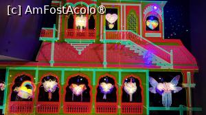 [P37] In Palatul iubirii indian ce sclipeste sub lumini de neon orbitoare, inima este simbolul ce stapaneste si cucereste totul. Inimile din aceasta camera sunt lucrate manual cu diverse tehnici traditionale indiene, in culori vii, obositoare ochiului. » foto by geani anto
 - 
<span class="allrVoted glyphicon glyphicon-heart hidden" id="av1420493"></span>
<a class="m-l-10 hidden" id="sv1420493" onclick="voting_Foto_DelVot(,1420493,4541)" role="button">șterge vot <span class="glyphicon glyphicon-remove"></span></a>
<a id="v91420493" class=" c-red"  onclick="voting_Foto_SetVot(1420493)" role="button"><span class="glyphicon glyphicon-heart-empty"></span> <b>LIKE</b> = Votează poza</a> <img class="hidden"  id="f1420493W9" src="/imagini/loader.gif" border="0" /><span class="AjErrMes hidden" id="e1420493ErM"></span>