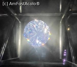 [P08] In mijlocul incaperii este expus cel mai mare cristal slefuit vreodata din lume, Centenarul, ce cantareste 62 de kg, are 310.000 carate. » foto by geani anto
 - 
<span class="allrVoted glyphicon glyphicon-heart hidden" id="av1420464"></span>
<a class="m-l-10 hidden" id="sv1420464" onclick="voting_Foto_DelVot(,1420464,4541)" role="button">șterge vot <span class="glyphicon glyphicon-remove"></span></a>
<a id="v91420464" class=" c-red"  onclick="voting_Foto_SetVot(1420464)" role="button"><span class="glyphicon glyphicon-heart-empty"></span> <b>LIKE</b> = Votează poza</a> <img class="hidden"  id="f1420464W9" src="/imagini/loader.gif" border="0" /><span class="AjErrMes hidden" id="e1420464ErM"></span>