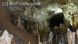 [P07] Stalactite (cele de pe tavan) si stalagmite (pe sol).  » foto by Robotzel*
 - 
<span class="allrVoted glyphicon glyphicon-heart hidden" id="av887994"></span>
<a class="m-l-10 hidden" id="sv887994" onclick="voting_Foto_DelVot(,887994,4543)" role="button">șterge vot <span class="glyphicon glyphicon-remove"></span></a>
<a id="v9887994" class=" c-red"  onclick="voting_Foto_SetVot(887994)" role="button"><span class="glyphicon glyphicon-heart-empty"></span> <b>LIKE</b> = Votează poza</a> <img class="hidden"  id="f887994W9" src="/imagini/loader.gif" border="0" /><span class="AjErrMes hidden" id="e887994ErM"></span>
