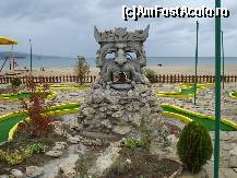 [P12] Un...ceva interesant, un cap de...cu coarne, cu ochii scosi dar si cu gura cascata, intr-un parc din Sunny Beach » foto by ileanaxperta*
 - 
<span class="allrVoted glyphicon glyphicon-heart hidden" id="av41949"></span>
<a class="m-l-10 hidden" id="sv41949" onclick="voting_Foto_DelVot(,41949,4590)" role="button">șterge vot <span class="glyphicon glyphicon-remove"></span></a>
<a id="v941949" class=" c-red"  onclick="voting_Foto_SetVot(41949)" role="button"><span class="glyphicon glyphicon-heart-empty"></span> <b>LIKE</b> = Votează poza</a> <img class="hidden"  id="f41949W9" src="/imagini/loader.gif" border="0" /><span class="AjErrMes hidden" id="e41949ErM"></span>