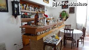 [P10] Barul din restaurant, sau ,,La botul calului ,,. În față ieșirea pe terasă și în curte.  » foto by bog68
 - 
<span class="allrVoted glyphicon glyphicon-heart hidden" id="av513820"></span>
<a class="m-l-10 hidden" id="sv513820" onclick="voting_Foto_DelVot(,513820,4594)" role="button">șterge vot <span class="glyphicon glyphicon-remove"></span></a>
<a id="v9513820" class=" c-red"  onclick="voting_Foto_SetVot(513820)" role="button"><span class="glyphicon glyphicon-heart-empty"></span> <b>LIKE</b> = Votează poza</a> <img class="hidden"  id="f513820W9" src="/imagini/loader.gif" border="0" /><span class="AjErrMes hidden" id="e513820ErM"></span>