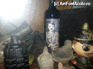 [P17] Grenade, cornuri, binoacle, obiecte vechi din lut ars și o sticlă de vin vechi cu ,,Chaplin ,,al Germaniei.  » foto by bog68
 - 
<span class="allrVoted glyphicon glyphicon-heart hidden" id="av513831"></span>
<a class="m-l-10 hidden" id="sv513831" onclick="voting_Foto_DelVot(,513831,4594)" role="button">șterge vot <span class="glyphicon glyphicon-remove"></span></a>
<a id="v9513831" class=" c-red"  onclick="voting_Foto_SetVot(513831)" role="button"><span class="glyphicon glyphicon-heart-empty"></span> <b>LIKE</b> = Votează poza</a> <img class="hidden"  id="f513831W9" src="/imagini/loader.gif" border="0" /><span class="AjErrMes hidden" id="e513831ErM"></span>