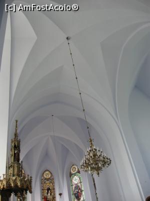 [P18] Candelabru - Basilica Minor Cacica.  » foto by tata123 🔱
 - 
<span class="allrVoted glyphicon glyphicon-heart hidden" id="av720190"></span>
<a class="m-l-10 hidden" id="sv720190" onclick="voting_Foto_DelVot(,720190,4601)" role="button">șterge vot <span class="glyphicon glyphicon-remove"></span></a>
<a id="v9720190" class=" c-red"  onclick="voting_Foto_SetVot(720190)" role="button"><span class="glyphicon glyphicon-heart-empty"></span> <b>LIKE</b> = Votează poza</a> <img class="hidden"  id="f720190W9" src="/imagini/loader.gif" border="0" /><span class="AjErrMes hidden" id="e720190ErM"></span>