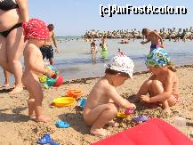 [P03] In fiecare dimineata ne inghesuiam sa prindem un loc langa apa ! Plaja destul de buna , apa oarecum curata , intratea intr-adevar lina , numai buna pentru copilasi. » foto by mirelutza
 - 
<span class="allrVoted glyphicon glyphicon-heart hidden" id="av42247"></span>
<a class="m-l-10 hidden" id="sv42247" onclick="voting_Foto_DelVot(,42247,4615)" role="button">șterge vot <span class="glyphicon glyphicon-remove"></span></a>
<a id="v942247" class=" c-red"  onclick="voting_Foto_SetVot(42247)" role="button"><span class="glyphicon glyphicon-heart-empty"></span> <b>LIKE</b> = Votează poza</a> <img class="hidden"  id="f42247W9" src="/imagini/loader.gif" border="0" /><span class="AjErrMes hidden" id="e42247ErM"></span>