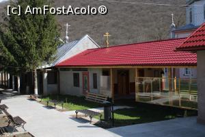 [P15] Mănăstirea Uspensia, jud. Tulcea, Altarul de Vară lipit de Biserica Sf. Mihail și Gavriil, Biserica de iarnă » foto by mprofeanu
 - 
<span class="allrVoted glyphicon glyphicon-heart hidden" id="av1234328"></span>
<a class="m-l-10 hidden" id="sv1234328" onclick="voting_Foto_DelVot(,1234328,4623)" role="button">șterge vot <span class="glyphicon glyphicon-remove"></span></a>
<a id="v91234328" class=" c-red"  onclick="voting_Foto_SetVot(1234328)" role="button"><span class="glyphicon glyphicon-heart-empty"></span> <b>LIKE</b> = Votează poza</a> <img class="hidden"  id="f1234328W9" src="/imagini/loader.gif" border="0" /><span class="AjErrMes hidden" id="e1234328ErM"></span>