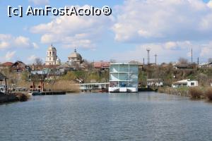 [P21] Jurilovca, Biserica ,,Acoperământul Maicii Domnului” impozantă, deosebită și Hotelul plutitor ,,Bella Marina” văzut din șalupă » foto by mprofeanu
 - 
<span class="allrVoted glyphicon glyphicon-heart hidden" id="av1234334"></span>
<a class="m-l-10 hidden" id="sv1234334" onclick="voting_Foto_DelVot(,1234334,4623)" role="button">șterge vot <span class="glyphicon glyphicon-remove"></span></a>
<a id="v91234334" class=" c-red"  onclick="voting_Foto_SetVot(1234334)" role="button"><span class="glyphicon glyphicon-heart-empty"></span> <b>LIKE</b> = Votează poza</a> <img class="hidden"  id="f1234334W9" src="/imagini/loader.gif" border="0" /><span class="AjErrMes hidden" id="e1234334ErM"></span>