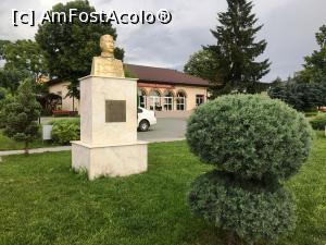 [P06] Bustul Regelui Ferdinand » foto by AZE
 - 
<span class="allrVoted glyphicon glyphicon-heart hidden" id="av1337750"></span>
<a class="m-l-10 hidden" id="sv1337750" onclick="voting_Foto_DelVot(,1337750,4623)" role="button">șterge vot <span class="glyphicon glyphicon-remove"></span></a>
<a id="v91337750" class=" c-red"  onclick="voting_Foto_SetVot(1337750)" role="button"><span class="glyphicon glyphicon-heart-empty"></span> <b>LIKE</b> = Votează poza</a> <img class="hidden"  id="f1337750W9" src="/imagini/loader.gif" border="0" /><span class="AjErrMes hidden" id="e1337750ErM"></span>