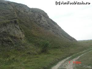 [P11] Punctul în care GPS-ul ne-a anunţat că am fi ajuns la destinaţie; să fie cetatea pe dealul din stânga?  » foto by crismis
 - 
<span class="allrVoted glyphicon glyphicon-heart hidden" id="av604231"></span>
<a class="m-l-10 hidden" id="sv604231" onclick="voting_Foto_DelVot(,604231,4623)" role="button">șterge vot <span class="glyphicon glyphicon-remove"></span></a>
<a id="v9604231" class=" c-red"  onclick="voting_Foto_SetVot(604231)" role="button"><span class="glyphicon glyphicon-heart-empty"></span> <b>LIKE</b> = Votează poza</a> <img class="hidden"  id="f604231W9" src="/imagini/loader.gif" border="0" /><span class="AjErrMes hidden" id="e604231ErM"></span>