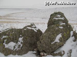 [P17] Vedere de pe stânci, spre Piatra Roşie (deal situat în ultimul plan al imaginii).  » foto by Neptunus
 - 
<span class="allrVoted glyphicon glyphicon-heart hidden" id="av471808"></span>
<a class="m-l-10 hidden" id="sv471808" onclick="voting_Foto_DelVot(,471808,4623)" role="button">șterge vot <span class="glyphicon glyphicon-remove"></span></a>
<a id="v9471808" class=" c-red"  onclick="voting_Foto_SetVot(471808)" role="button"><span class="glyphicon glyphicon-heart-empty"></span> <b>LIKE</b> = Votează poza</a> <img class="hidden"  id="f471808W9" src="/imagini/loader.gif" border="0" /><span class="AjErrMes hidden" id="e471808ErM"></span>