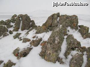 [P20] De pe stânci, se zăreşte Dealul Piatra Roşie!... Iarna, farmecul este amplificat de prezenţa zăpezii...  » foto by Neptunus
 - 
<span class="allrVoted glyphicon glyphicon-heart hidden" id="av471818"></span>
<a class="m-l-10 hidden" id="sv471818" onclick="voting_Foto_DelVot(,471818,4623)" role="button">șterge vot <span class="glyphicon glyphicon-remove"></span></a>
<a id="v9471818" class=" c-red"  onclick="voting_Foto_SetVot(471818)" role="button"><span class="glyphicon glyphicon-heart-empty"></span> <b>LIKE</b> = Votează poza</a> <img class="hidden"  id="f471818W9" src="/imagini/loader.gif" border="0" /><span class="AjErrMes hidden" id="e471818ErM"></span>