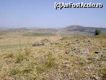 [P18] Vedere de pe Piatra Roşie, spre culmea Priopcea şi spre restul lanţului hercinic al Munţilor Măcin.  » foto by Neptunus
 - 
<span class="allrVoted glyphicon glyphicon-heart hidden" id="av472978"></span>
<a class="m-l-10 hidden" id="sv472978" onclick="voting_Foto_DelVot(,472978,4623)" role="button">șterge vot <span class="glyphicon glyphicon-remove"></span></a>
<a id="v9472978" class=" c-red"  onclick="voting_Foto_SetVot(472978)" role="button"><span class="glyphicon glyphicon-heart-empty"></span> <b>LIKE</b> = Votează poza</a> <img class="hidden"  id="f472978W9" src="/imagini/loader.gif" border="0" /><span class="AjErrMes hidden" id="e472978ErM"></span>