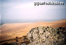 [P15] Un peisaj similar celor asiatice... Totuşi, este în România, la Deniz-Tepe... 'Pustiul' ce se vede este Depresiunea Nalbant (Cataloi-Kogălniceanu), pediment ce înconjură Dealul Mării.  » foto by Neptunus
 - 
<span class="allrVoted glyphicon glyphicon-heart hidden" id="av474166"></span>
<a class="m-l-10 hidden" id="sv474166" onclick="voting_Foto_DelVot(,474166,4623)" role="button">șterge vot <span class="glyphicon glyphicon-remove"></span></a>
<a id="v9474166" class=" c-red"  onclick="voting_Foto_SetVot(474166)" role="button"><span class="glyphicon glyphicon-heart-empty"></span> <b>LIKE</b> = Votează poza</a> <img class="hidden"  id="f474166W9" src="/imagini/loader.gif" border="0" /><span class="AjErrMes hidden" id="e474166ErM"></span>