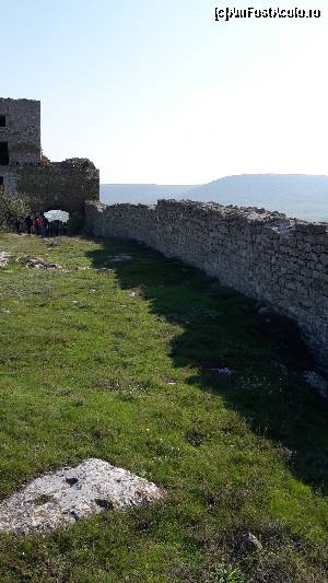 [P14] cetatea Enisala in interiorul zidurilor » foto by ccbg*
 - 
<span class="allrVoted glyphicon glyphicon-heart hidden" id="av688987"></span>
<a class="m-l-10 hidden" id="sv688987" onclick="voting_Foto_DelVot(,688987,4623)" role="button">șterge vot <span class="glyphicon glyphicon-remove"></span></a>
<a id="v9688987" class=" c-red"  onclick="voting_Foto_SetVot(688987)" role="button"><span class="glyphicon glyphicon-heart-empty"></span> <b>LIKE</b> = Votează poza</a> <img class="hidden"  id="f688987W9" src="/imagini/loader.gif" border="0" /><span class="AjErrMes hidden" id="e688987ErM"></span>