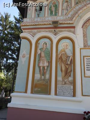 [P08] Biserica "Vintila Voda" - In stanga intrarii, Sf. Gheorghe si Sf. Petru. » foto by iulianic
 - 
<span class="allrVoted glyphicon glyphicon-heart hidden" id="av1302519"></span>
<a class="m-l-10 hidden" id="sv1302519" onclick="voting_Foto_DelVot(,1302519,4638)" role="button">șterge vot <span class="glyphicon glyphicon-remove"></span></a>
<a id="v91302519" class=" c-red"  onclick="voting_Foto_SetVot(1302519)" role="button"><span class="glyphicon glyphicon-heart-empty"></span> <b>LIKE</b> = Votează poza</a> <img class="hidden"  id="f1302519W9" src="/imagini/loader.gif" border="0" /><span class="AjErrMes hidden" id="e1302519ErM"></span>