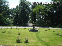 [P17] Palatul lui Alexandru Ghica -  rondul si fantana arteziana din fata paltului vazute de pe terasa intrarii principale » foto by Diaura*
 - 
<span class="allrVoted glyphicon glyphicon-heart hidden" id="av77182"></span>
<a class="m-l-10 hidden" id="sv77182" onclick="voting_Foto_DelVot(,77182,4638)" role="button">șterge vot <span class="glyphicon glyphicon-remove"></span></a>
<a id="v977182" class=" c-red"  onclick="voting_Foto_SetVot(77182)" role="button"><span class="glyphicon glyphicon-heart-empty"></span> <b>LIKE</b> = Votează poza</a> <img class="hidden"  id="f77182W9" src="/imagini/loader.gif" border="0" /><span class="AjErrMes hidden" id="e77182ErM"></span>