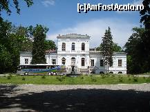 [P03] Palatul lui Alexandru Ghica - prima imagine cu palatul dupa ce se termina aleea - autocarul  pare sa indice ca se  face turism in zona » foto by Diaura*
 - 
<span class="allrVoted glyphicon glyphicon-heart hidden" id="av77165"></span>
<a class="m-l-10 hidden" id="sv77165" onclick="voting_Foto_DelVot(,77165,4638)" role="button">șterge vot <span class="glyphicon glyphicon-remove"></span></a>
<a id="v977165" class=" c-red"  onclick="voting_Foto_SetVot(77165)" role="button"><span class="glyphicon glyphicon-heart-empty"></span> <b>LIKE</b> = Votează poza</a> <img class="hidden"  id="f77165W9" src="/imagini/loader.gif" border="0" /><span class="AjErrMes hidden" id="e77165ErM"></span>