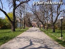 [P01] Aleea spre intrarea în palatul Mogoşoaia » foto by Costi
 - 
<span class="allrVoted glyphicon glyphicon-heart hidden" id="av44385"></span>
<a class="m-l-10 hidden" id="sv44385" onclick="voting_Foto_DelVot(,44385,4638)" role="button">șterge vot <span class="glyphicon glyphicon-remove"></span></a>
<a id="v944385" class=" c-red"  onclick="voting_Foto_SetVot(44385)" role="button"><span class="glyphicon glyphicon-heart-empty"></span> <b>LIKE</b> = Votează poza</a> <img class="hidden"  id="f44385W9" src="/imagini/loader.gif" border="0" /><span class="AjErrMes hidden" id="e44385ErM"></span>