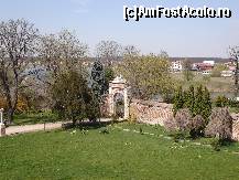[P20] Poarta de nord, văzută din foişorul turnului de la intrae » foto by Costi
 - 
<span class="allrVoted glyphicon glyphicon-heart hidden" id="av44404"></span>
<a class="m-l-10 hidden" id="sv44404" onclick="voting_Foto_DelVot(,44404,4638)" role="button">șterge vot <span class="glyphicon glyphicon-remove"></span></a>
<a id="v944404" class=" c-red"  onclick="voting_Foto_SetVot(44404)" role="button"><span class="glyphicon glyphicon-heart-empty"></span> <b>LIKE</b> = Votează poza</a> <img class="hidden"  id="f44404W9" src="/imagini/loader.gif" border="0" /><span class="AjErrMes hidden" id="e44404ErM"></span>