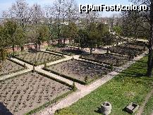 [P21] Grădina din faţa intrării, văzută din foişorul turnului » foto by Costi
 - 
<span class="allrVoted glyphicon glyphicon-heart hidden" id="av44405"></span>
<a class="m-l-10 hidden" id="sv44405" onclick="voting_Foto_DelVot(,44405,4638)" role="button">șterge vot <span class="glyphicon glyphicon-remove"></span></a>
<a id="v944405" class=" c-red"  onclick="voting_Foto_SetVot(44405)" role="button"><span class="glyphicon glyphicon-heart-empty"></span> <b>LIKE</b> = Votează poza</a> <img class="hidden"  id="f44405W9" src="/imagini/loader.gif" border="0" /><span class="AjErrMes hidden" id="e44405ErM"></span>