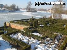 [P06] Gradinile palatului si lacul de agrement » foto by dorgo
 - 
<span class="allrVoted glyphicon glyphicon-heart hidden" id="av477176"></span>
<a class="m-l-10 hidden" id="sv477176" onclick="voting_Foto_DelVot(,477176,4638)" role="button">șterge vot <span class="glyphicon glyphicon-remove"></span></a>
<a id="v9477176" class=" c-red"  onclick="voting_Foto_SetVot(477176)" role="button"><span class="glyphicon glyphicon-heart-empty"></span> <b>LIKE</b> = Votează poza</a> <img class="hidden"  id="f477176W9" src="/imagini/loader.gif" border="0" /><span class="AjErrMes hidden" id="e477176ErM"></span>