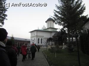 [P10] Mănăstirea Plumbuita, credincioşi spre intrarea în mănăstire » foto by Michi
 - 
<span class="allrVoted glyphicon glyphicon-heart hidden" id="av1341322"></span>
<a class="m-l-10 hidden" id="sv1341322" onclick="voting_Foto_DelVot(,1341322,4638)" role="button">șterge vot <span class="glyphicon glyphicon-remove"></span></a>
<a id="v91341322" class=" c-red"  onclick="voting_Foto_SetVot(1341322)" role="button"><span class="glyphicon glyphicon-heart-empty"></span> <b>LIKE</b> = Votează poza</a> <img class="hidden"  id="f1341322W9" src="/imagini/loader.gif" border="0" /><span class="AjErrMes hidden" id="e1341322ErM"></span>