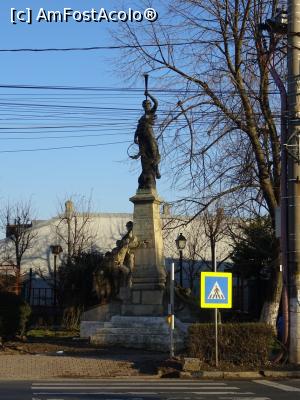 [P04] Monumentul Eroilor Neamului. » foto by tata123 🔱
 - 
<span class="allrVoted glyphicon glyphicon-heart hidden" id="av1228324"></span>
<a class="m-l-10 hidden" id="sv1228324" onclick="voting_Foto_DelVot(,1228324,4638)" role="button">șterge vot <span class="glyphicon glyphicon-remove"></span></a>
<a id="v91228324" class=" c-red"  onclick="voting_Foto_SetVot(1228324)" role="button"><span class="glyphicon glyphicon-heart-empty"></span> <b>LIKE</b> = Votează poza</a> <img class="hidden"  id="f1228324W9" src="/imagini/loader.gif" border="0" /><span class="AjErrMes hidden" id="e1228324ErM"></span>