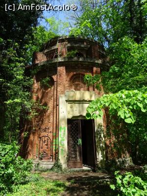 [P15] Mausoleul Mauriciu Blank. » foto by tata123 🔱
 - 
<span class="allrVoted glyphicon glyphicon-heart hidden" id="av1319733"></span>
<a class="m-l-10 hidden" id="sv1319733" onclick="voting_Foto_DelVot(,1319733,4638)" role="button">șterge vot <span class="glyphicon glyphicon-remove"></span></a>
<a id="v91319733" class=" c-red"  onclick="voting_Foto_SetVot(1319733)" role="button"><span class="glyphicon glyphicon-heart-empty"></span> <b>LIKE</b> = Votează poza</a> <img class="hidden"  id="f1319733W9" src="/imagini/loader.gif" border="0" /><span class="AjErrMes hidden" id="e1319733ErM"></span>