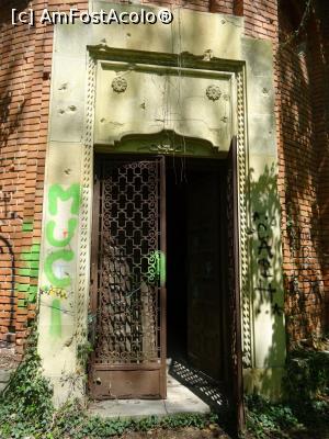 [P16] Mausoleul Mauriciu Blank. » foto by tata123 🔱
 - 
<span class="allrVoted glyphicon glyphicon-heart hidden" id="av1319734"></span>
<a class="m-l-10 hidden" id="sv1319734" onclick="voting_Foto_DelVot(,1319734,4638)" role="button">șterge vot <span class="glyphicon glyphicon-remove"></span></a>
<a id="v91319734" class=" c-red"  onclick="voting_Foto_SetVot(1319734)" role="button"><span class="glyphicon glyphicon-heart-empty"></span> <b>LIKE</b> = Votează poza</a> <img class="hidden"  id="f1319734W9" src="/imagini/loader.gif" border="0" /><span class="AjErrMes hidden" id="e1319734ErM"></span>
