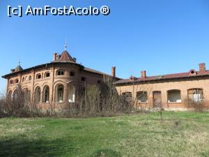 [P13] Vedere de ansamblu - Conacul Podgoreanu, Pasărea.  » foto by tata123 🔱
 - 
<span class="allrVoted glyphicon glyphicon-heart hidden" id="av949742"></span>
<a class="m-l-10 hidden" id="sv949742" onclick="voting_Foto_DelVot(,949742,4638)" role="button">șterge vot <span class="glyphicon glyphicon-remove"></span></a>
<a id="v9949742" class=" c-red"  onclick="voting_Foto_SetVot(949742)" role="button"><span class="glyphicon glyphicon-heart-empty"></span> <b>LIKE</b> = Votează poza</a> <img class="hidden"  id="f949742W9" src="/imagini/loader.gif" border="0" /><span class="AjErrMes hidden" id="e949742ErM"></span>