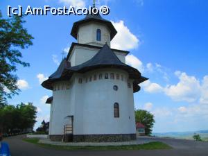 [P01] Mănăstirea Sfinții Împărați Constantin și Elena de pe Movila lui Burcel » foto by vulpe mihaela
 - 
<span class="allrVoted glyphicon glyphicon-heart hidden" id="av864368"></span>
<a class="m-l-10 hidden" id="sv864368" onclick="voting_Foto_DelVot(,864368,4656)" role="button">șterge vot <span class="glyphicon glyphicon-remove"></span></a>
<a id="v9864368" class=" c-red"  onclick="voting_Foto_SetVot(864368)" role="button"><span class="glyphicon glyphicon-heart-empty"></span> <b>LIKE</b> = Votează poza</a> <img class="hidden"  id="f864368W9" src="/imagini/loader.gif" border="0" /><span class="AjErrMes hidden" id="e864368ErM"></span>